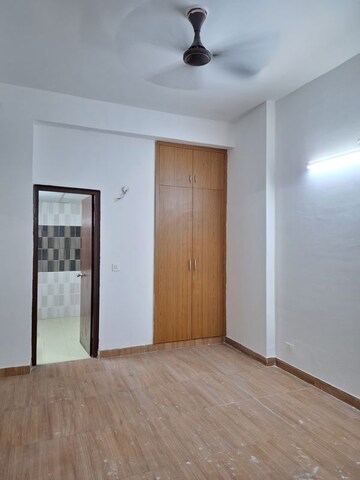 Room in 3 BHK Apartment at Unnati Fortune The Aranya, Sector 119 – for Rent