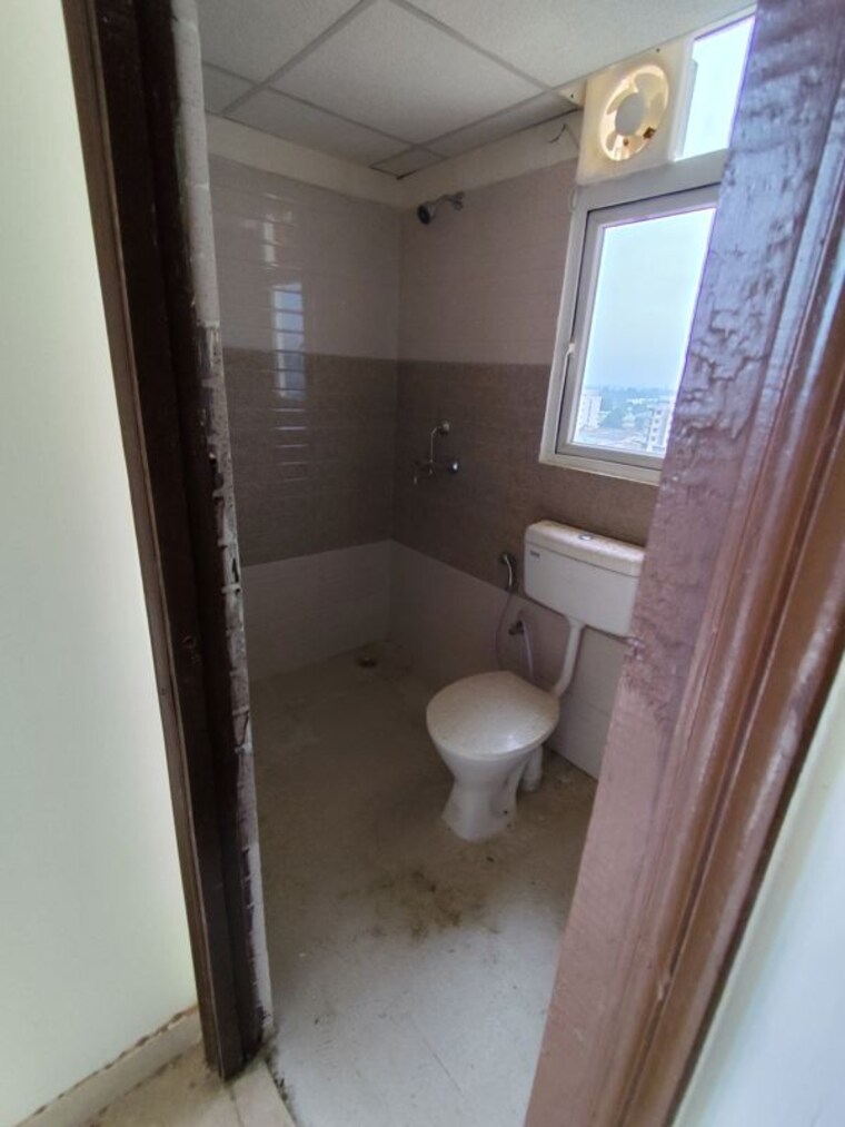 Bathroom, rajouri garden 3 Bedroom 145 Sq.Yd. Builder Floor In Rajouri Garden Delhi 9455907