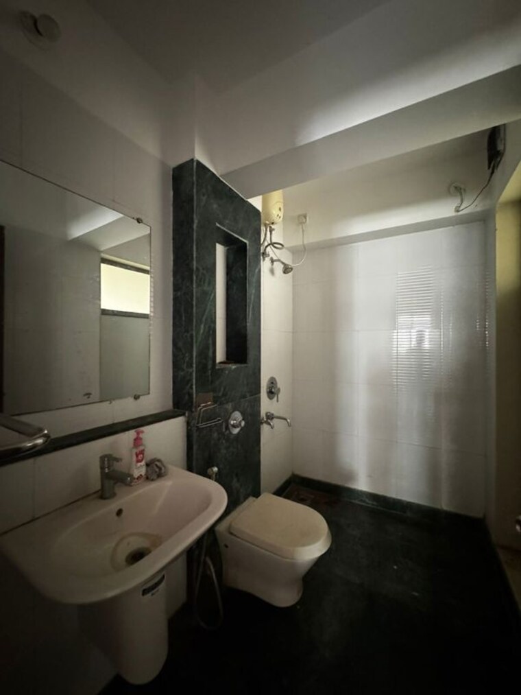 Bathroom, godrej-emerald 3 Bedroom 1000 Sq.Ft. Apartment In Ghodbunder Road Thane 9705270