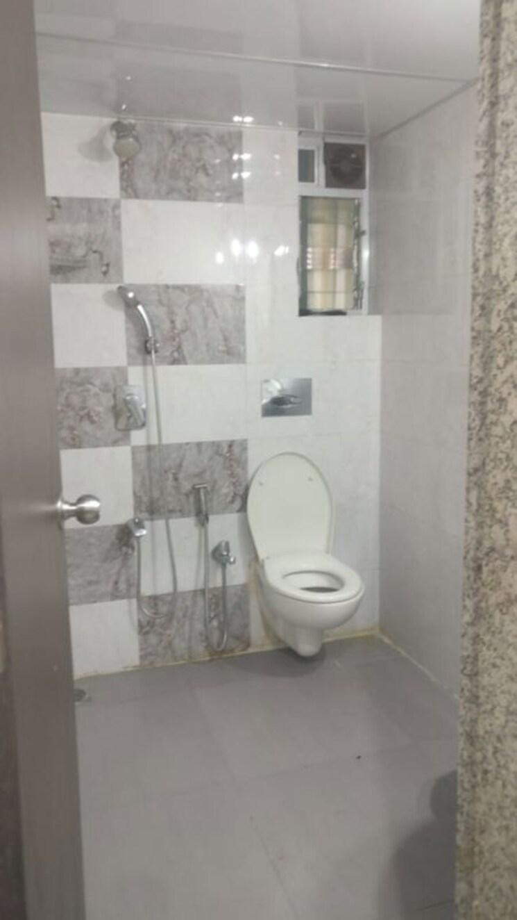 Bathroom, vile parle east 2 Bedroom 684 Sq.Ft. Builder Floor In Vile Parle East Mumbai 9710482