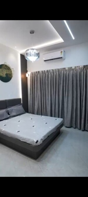 Team Area in 2 BHK Apartment at Kandivali West – for Sale