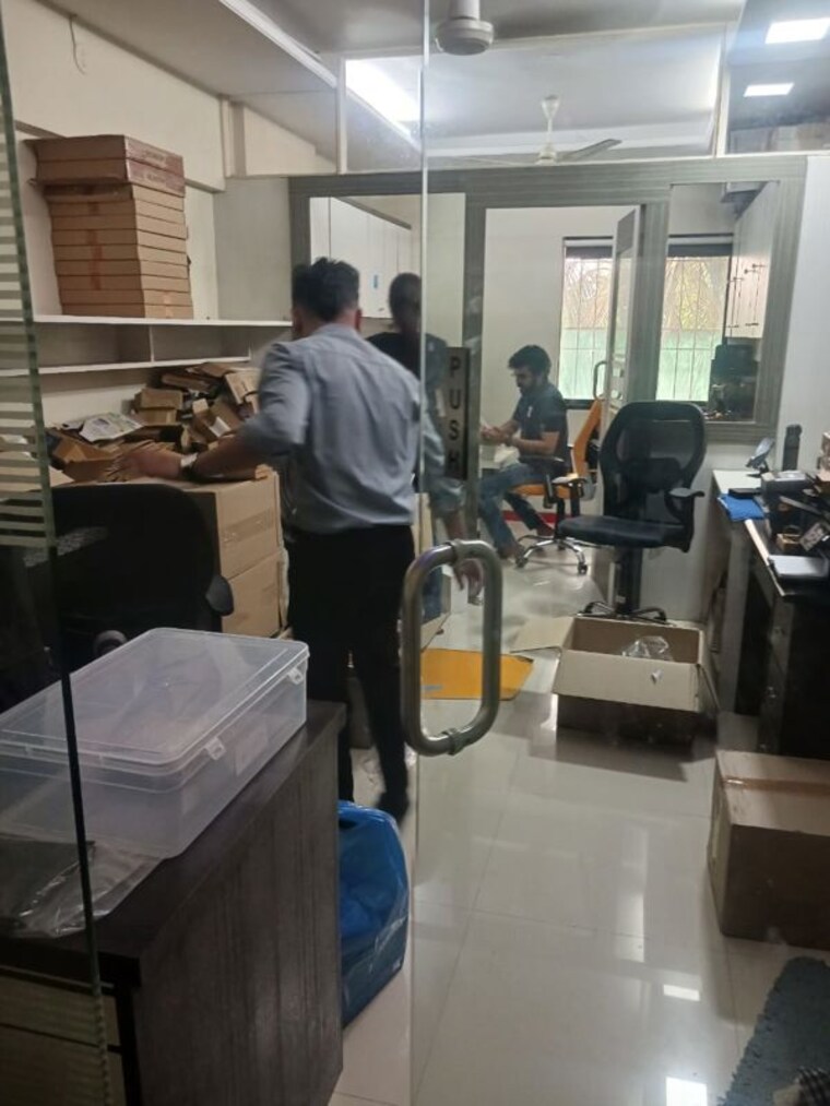 Team Area, mulund west Commercial Office Space 300 Sq.Ft. In Mulund West Mumbai 9710446