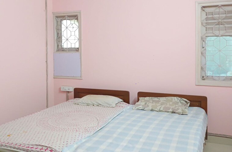Bedroom, chembur Pg For Boys In Chembur 9710639