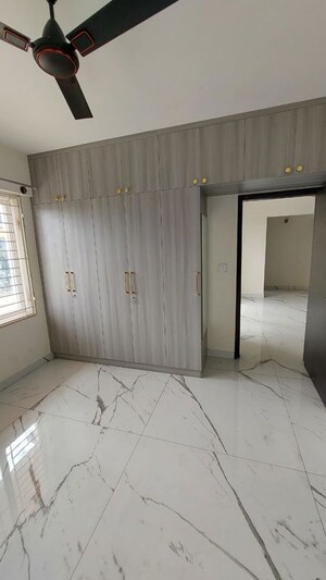 Room in 3 BHK Apartment at Mantri Lithos, Thanisandra – for Rent