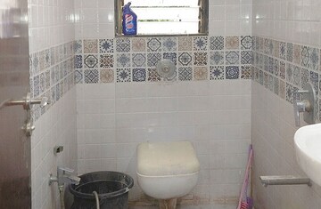 Bathroom in  Pg at Santacruz West – for Rent