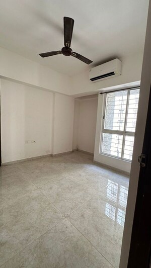 Room in 1 BHK Apartment at Lodha Amara, Kolshet Road – for Rent