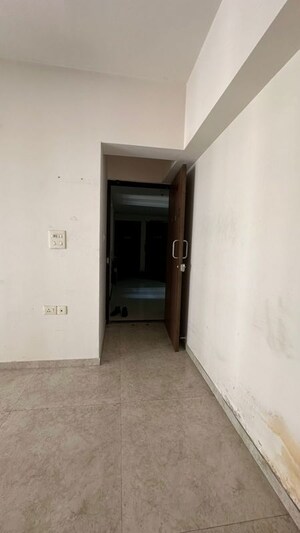 Room in 1 BHK Apartment at Lodha Amara, Kolshet Road – for Rent