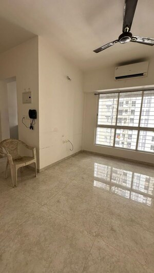 Room in 1 BHK Apartment at Lodha Amara, Kolshet Road – for Rent