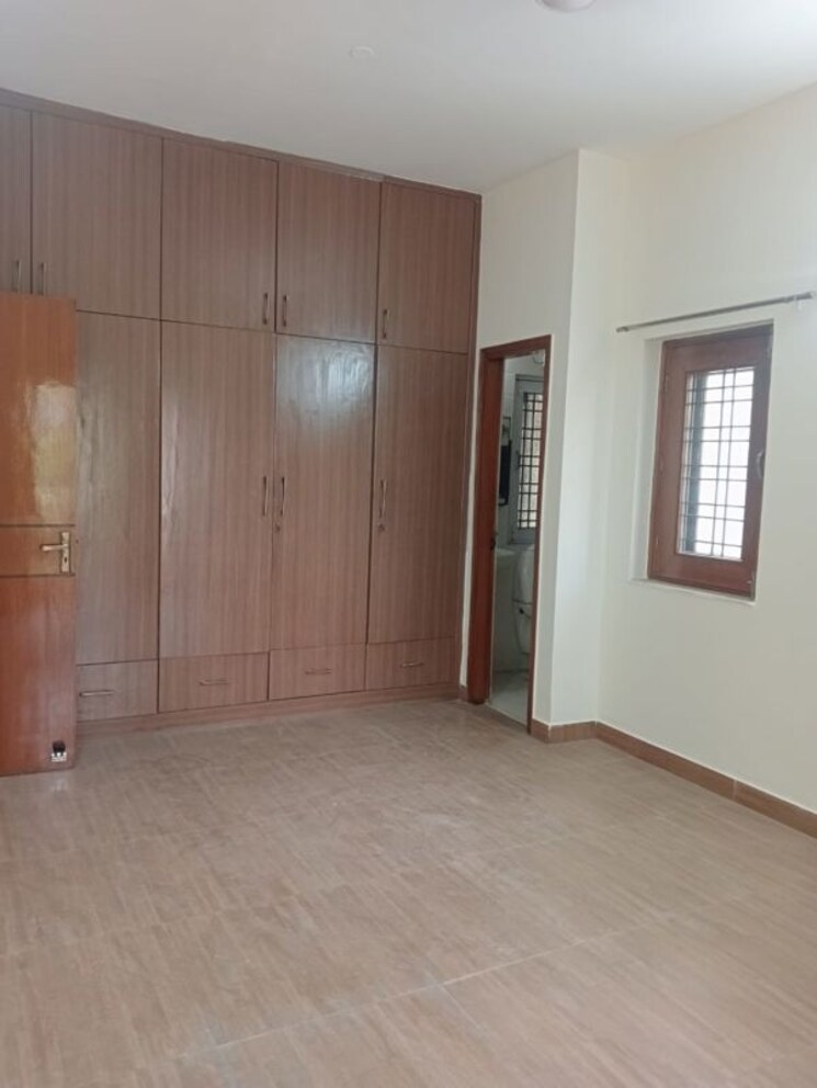 Room, arun-vihar-sector-37 4 Bedroom 2000 Sq.Ft. Apartment In Sector 37 Noida 9712037