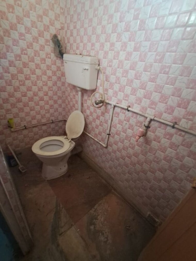 Washroom, dum dum Commercial Office Space 1200 Sq.Ft. In Dum Dum Kolkata 9712095