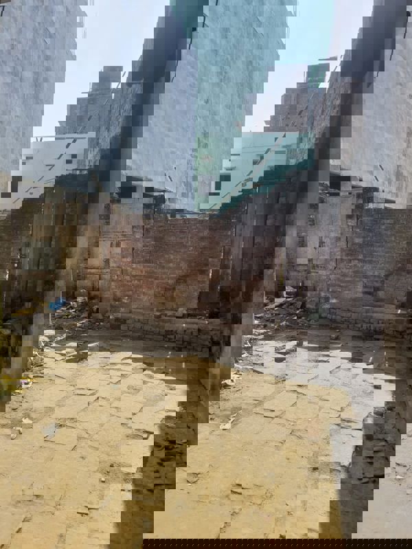 Plot For Sale in Mahmoorganj