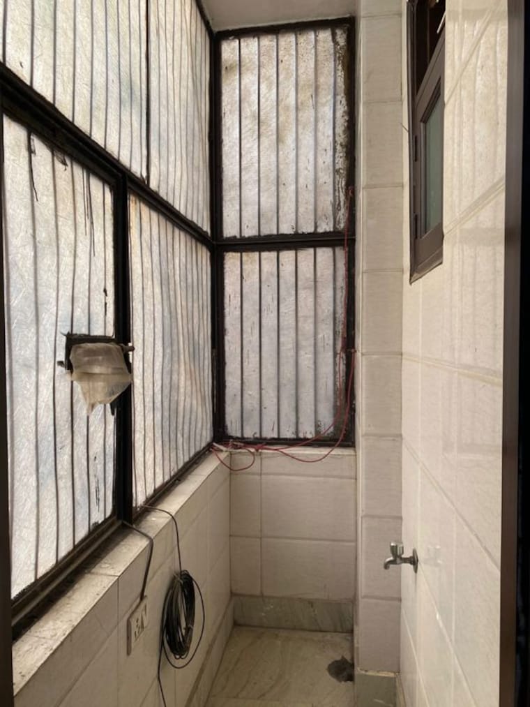 Balcony, paschim vihar 2 Bedroom 867 Sq.Ft. Builder Floor In Paschim Vihar Delhi 9712263