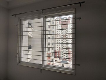 Room in 2 BHK Apartment at Prestige Lakeside Habitat, Varthur – for Rent