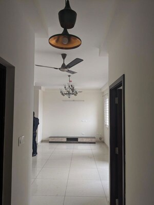 2 BHK Apartment For Rent in Prestige Lakeside Habitat, Varthur