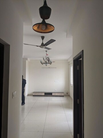 2 BHK Apartment For Rent in Prestige Lakeside Habitat, Varthur