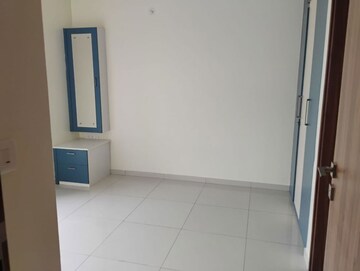 Room in 2 BHK Apartment at Godrej Park Retreat, Sarjapur Road – for Rent