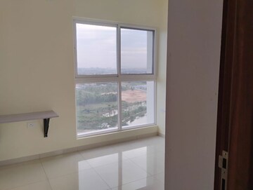 Room in 2 BHK Apartment at Godrej Park Retreat, Sarjapur Road – for Rent