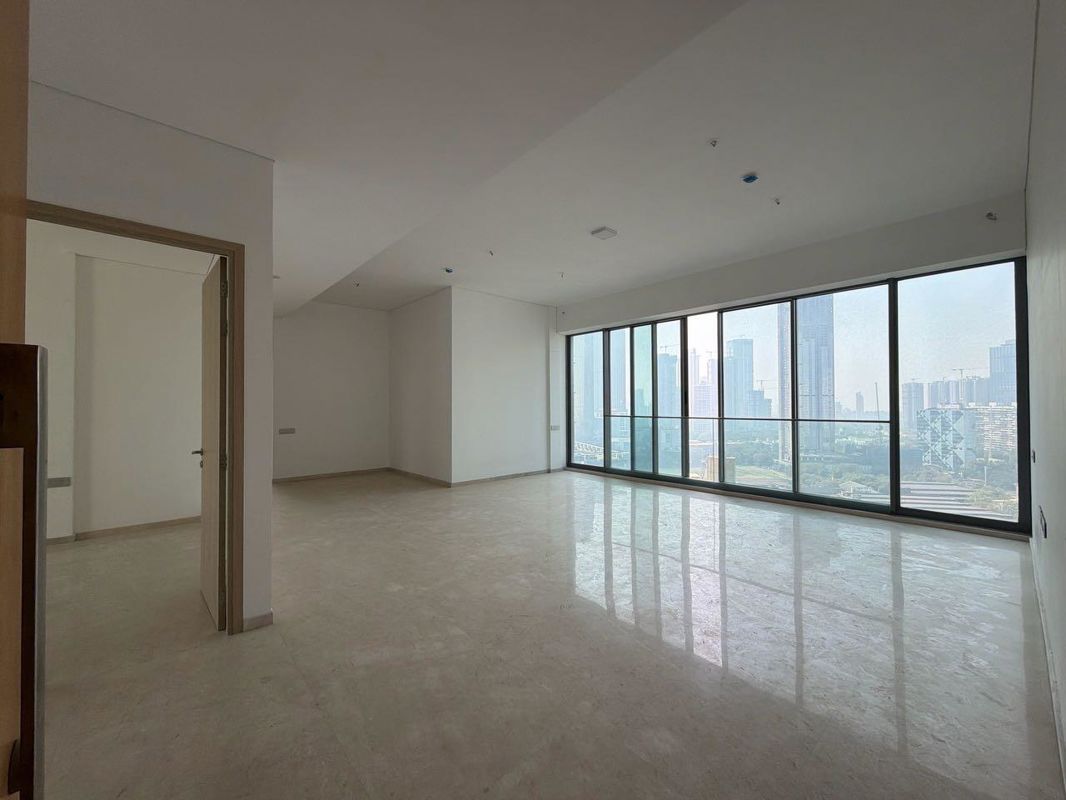 4 BHK + Servant Room Apartment For Rent in Rustomjee Crown