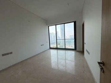 Room in 4 BHK Apartment at Rustomjee Crown, Prabhadevi – for Rent