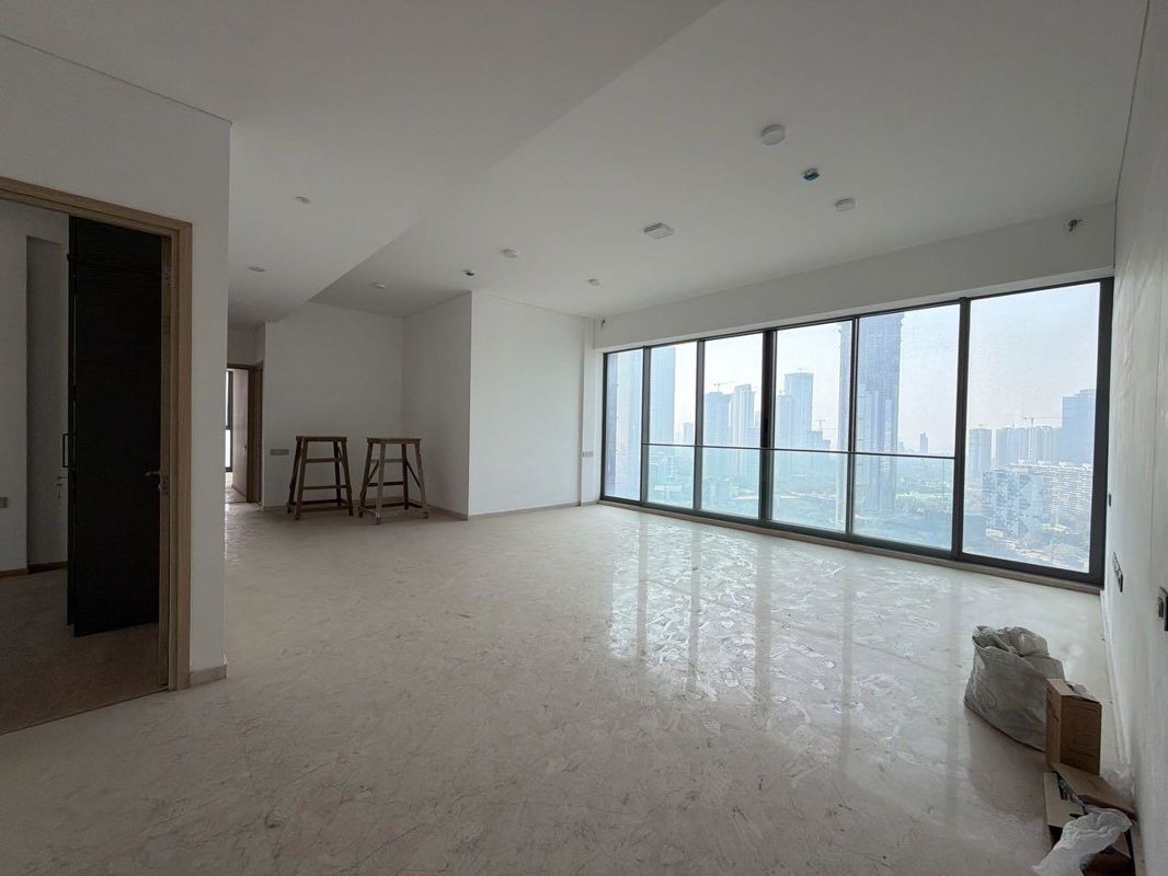 4 BHK + Servant Room Apartment For Rent in Rustomjee Crown