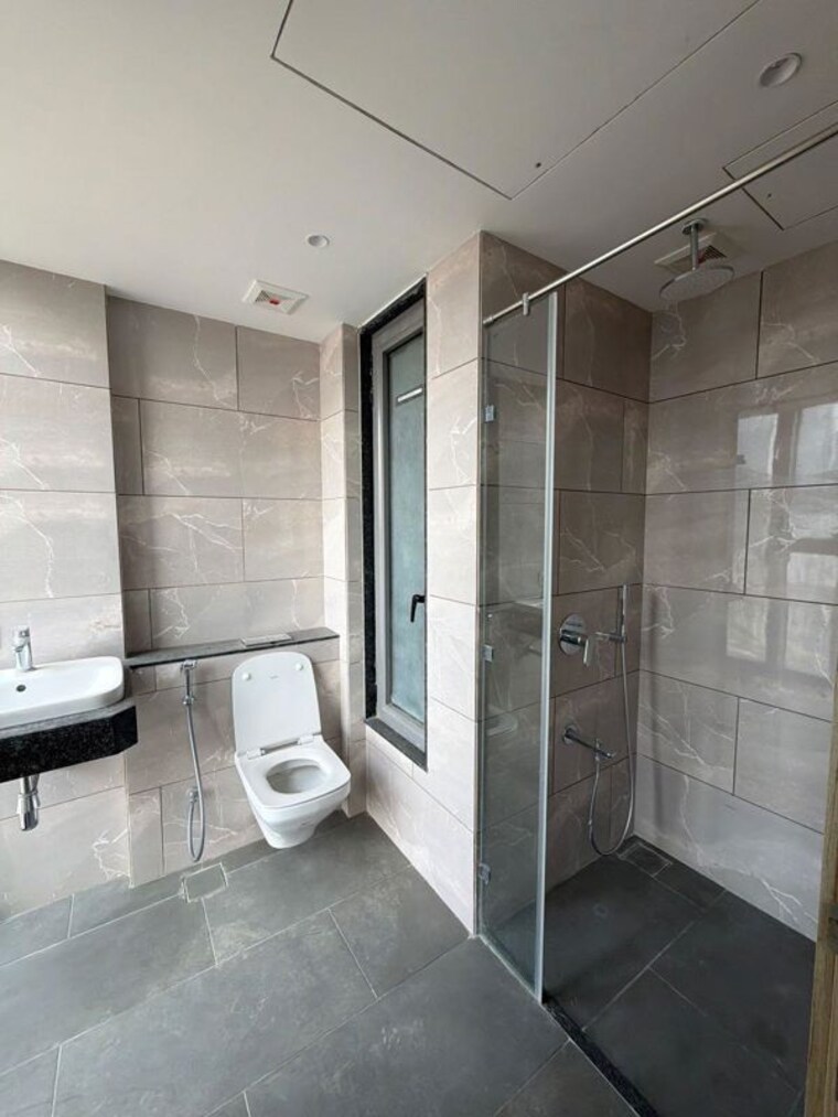 Bathroom, rustomjee-crown 4 Bedroom 2650 Sq.Ft. Apartment In Prabhadevi Mumbai 9712385