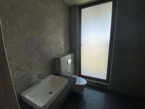 Bathroom in 4 BHK Apartment at Prestige Jasdan Classic, Mahalaxmi – for Rent