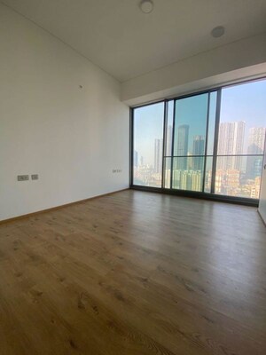 Room in 4 BHK Apartment at Rustomjee Crown Phase 2, Prabhadevi – for Rent