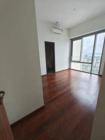 Room in 4 BHK Apartment at Rustomjee Crown, Prabhadevi – for Rent