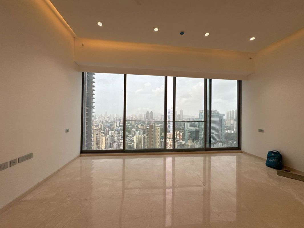 4 BHK + Servant Room Apartment For Rent in Rustomjee Crown