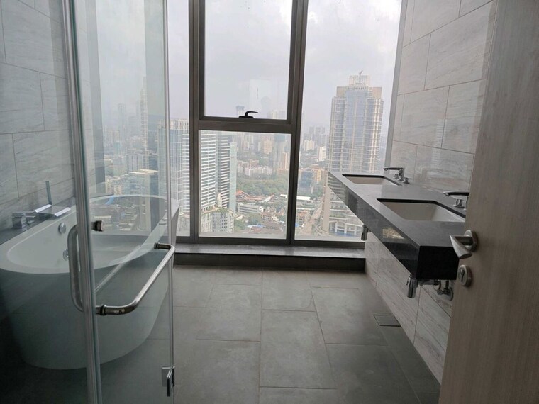 Bathroom, rustomjee-crown 4 Bedroom 2500 Sq.Ft. Apartment In Prabhadevi Mumbai 9712627