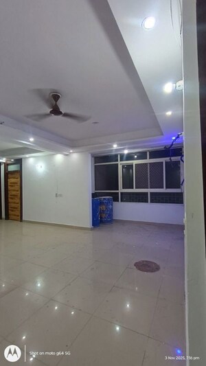 Room in 4 BHK Apartment at Kbnows Apartment, Sector 16 Greater Noida – for Rent