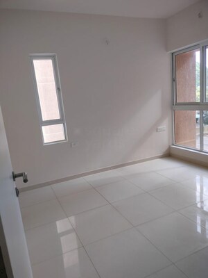 Room in 3 BHK Apartment at Godrej Green Vistas, Mahalunge – for Rent