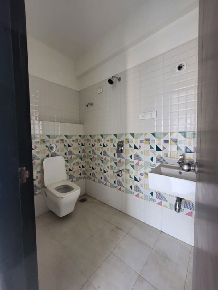 Bathroom, lodha-quality-home-tower-2 1 Bedroom 412 Sq.Ft. Apartment In Majiwada Thane 9646353