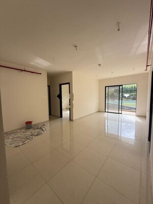 Room in 3 BHK Apartment at Shapoorji Pallonji Vanaha Springs, Bavdhan – for Rent