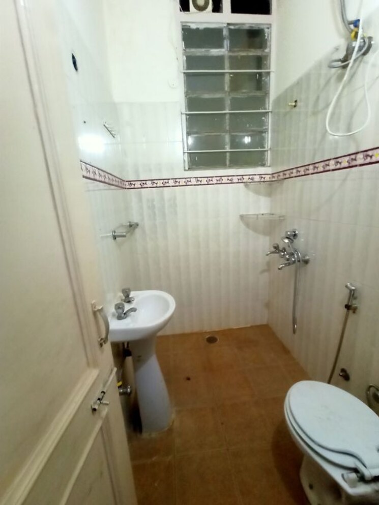 Bathroom, sector 10 1.5 Bedroom 1344 Sq.Ft. Independent House In Sector 10 Panchkula 9713151