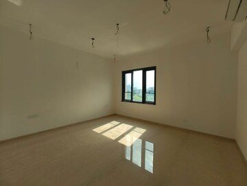 Room in 3 BHK Apartment at Alwarpet – for Sale