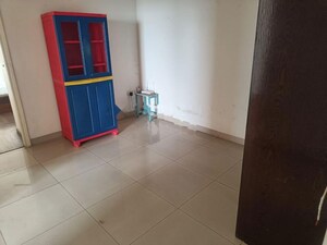 Room in 3 BHK Apartment at Emaar Palm Gardens, Sector 83 – for Rent