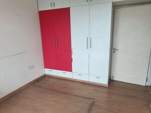 Room in 3 BHK Apartment at Emaar Palm Gardens, Sector 83 – for Rent