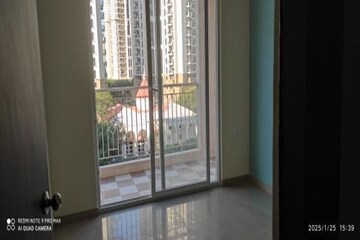 Room in 2 BHK Apartment at Shree Vardhman Green Court, Sector 90 – for Rent