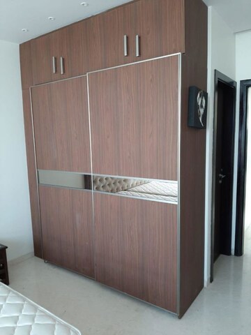 Room in 3 BHK Apartment at Oberoi Realty Exquisite, Goregaon East – for Rent