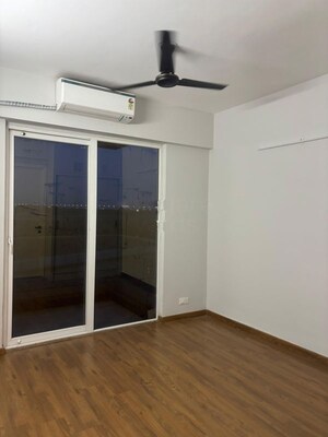 Room in 3 BHK Apartment at Signature Global City, Sector 37d – for Rent