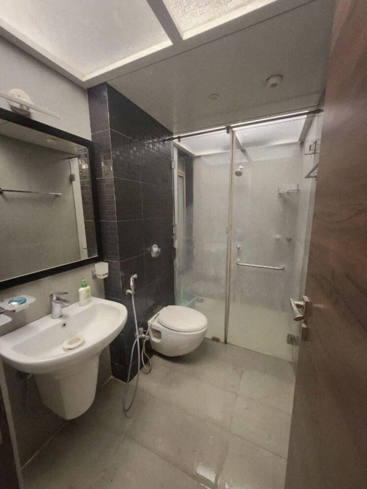 Bathroom, lodha-splendora 2.5 Bedroom 945 Sq.Ft. Apartment In Ghodbunder Road Thane 9713362