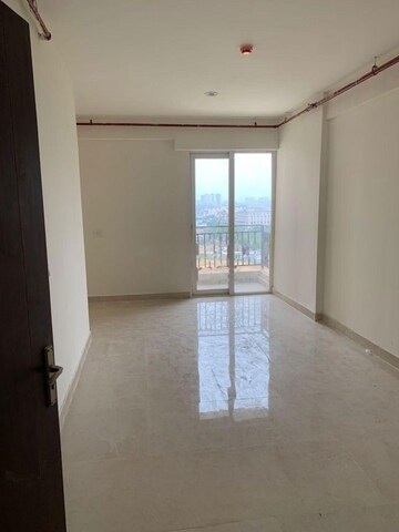 Room in 2 BHK Apartment at Signature Global Prime, Sector 63a – for Rent