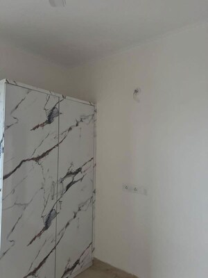 Furnished Amenities in 2 BHK Apartment at Gaur Yamuna City 16th Park View, Gaur Yamuna City – for Rent