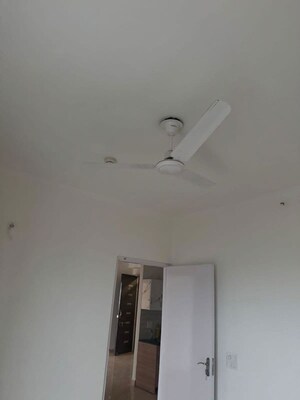 Furnished Amenities in 2 BHK Apartment at Gaur Yamuna City 16th Park View, Gaur Yamuna City – for Rent