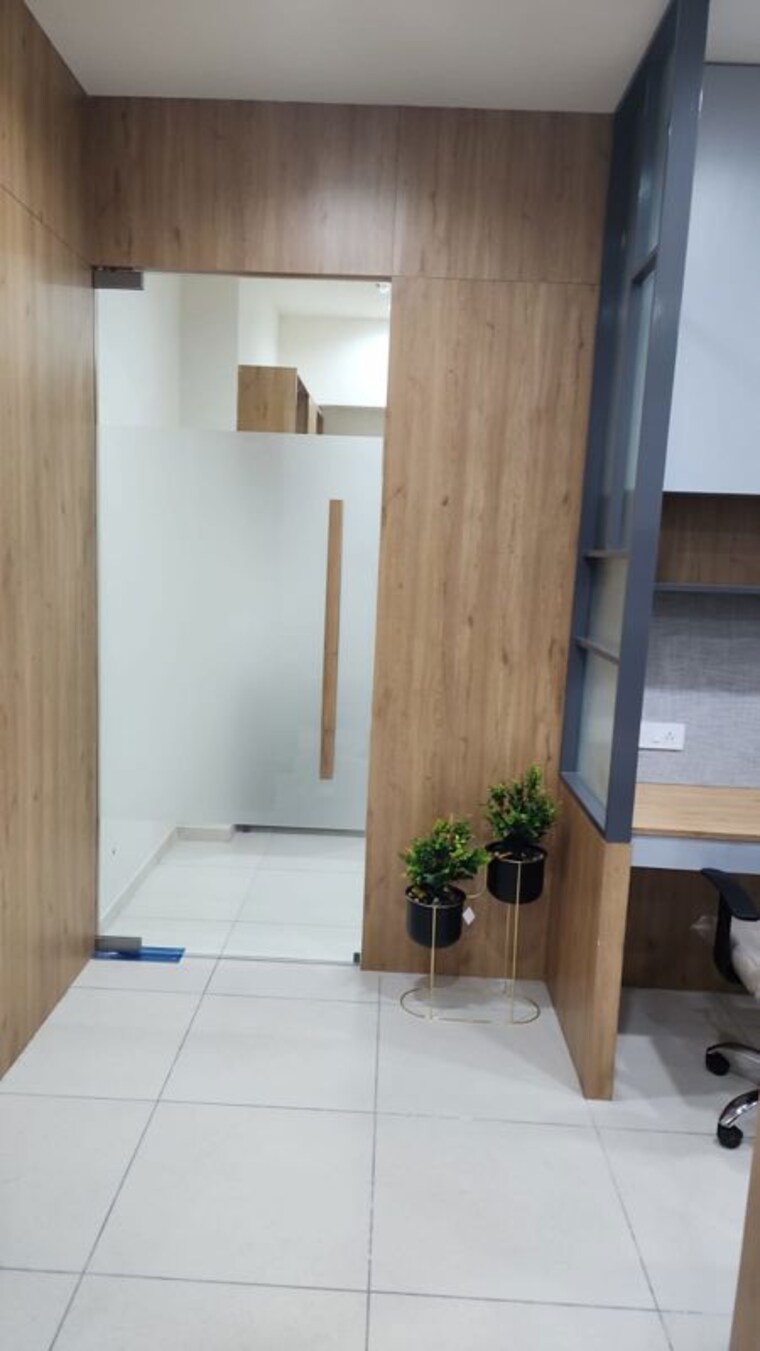 Room, science city Commercial Office Space 780 Sq.Ft. In Science City Ahmedabad 9713462