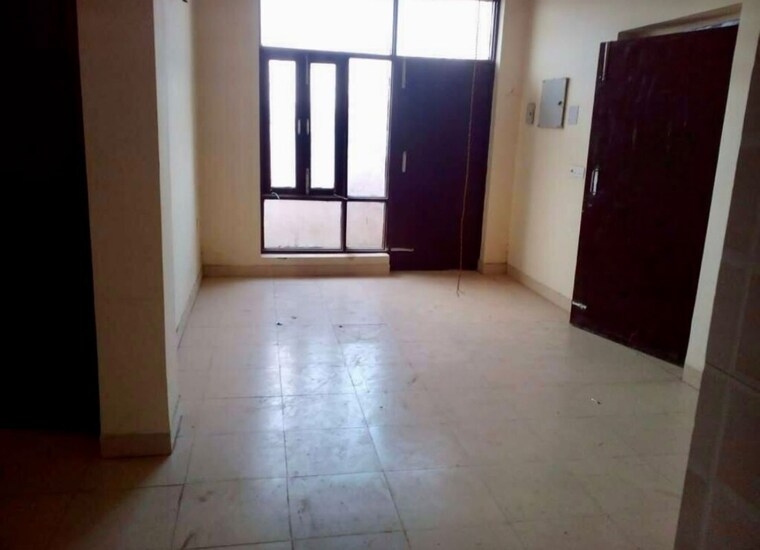 Room, sector 87 3 Bedroom 180 Sq.Yd. Apartment In Sector 87 Faridabad 9694149