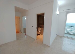 Room in 4 BHK Apartment at DLF The Crest, Sector 54 – for Sale