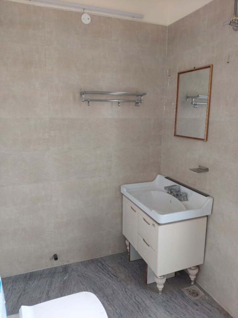 Bathroom, sector 4 2 Bedroom 900 Sq.Ft. Apartment In Sector 4 Panchkula 9713811