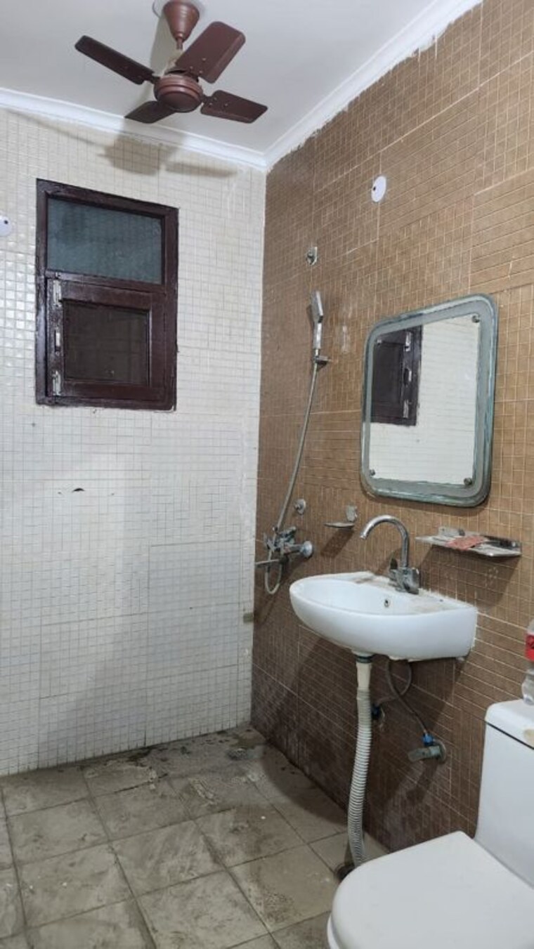 Bathroom, spring-field 2 Bedroom 200 Sq.Ft. Builder Floor In Sector 31 Faridabad 9713807